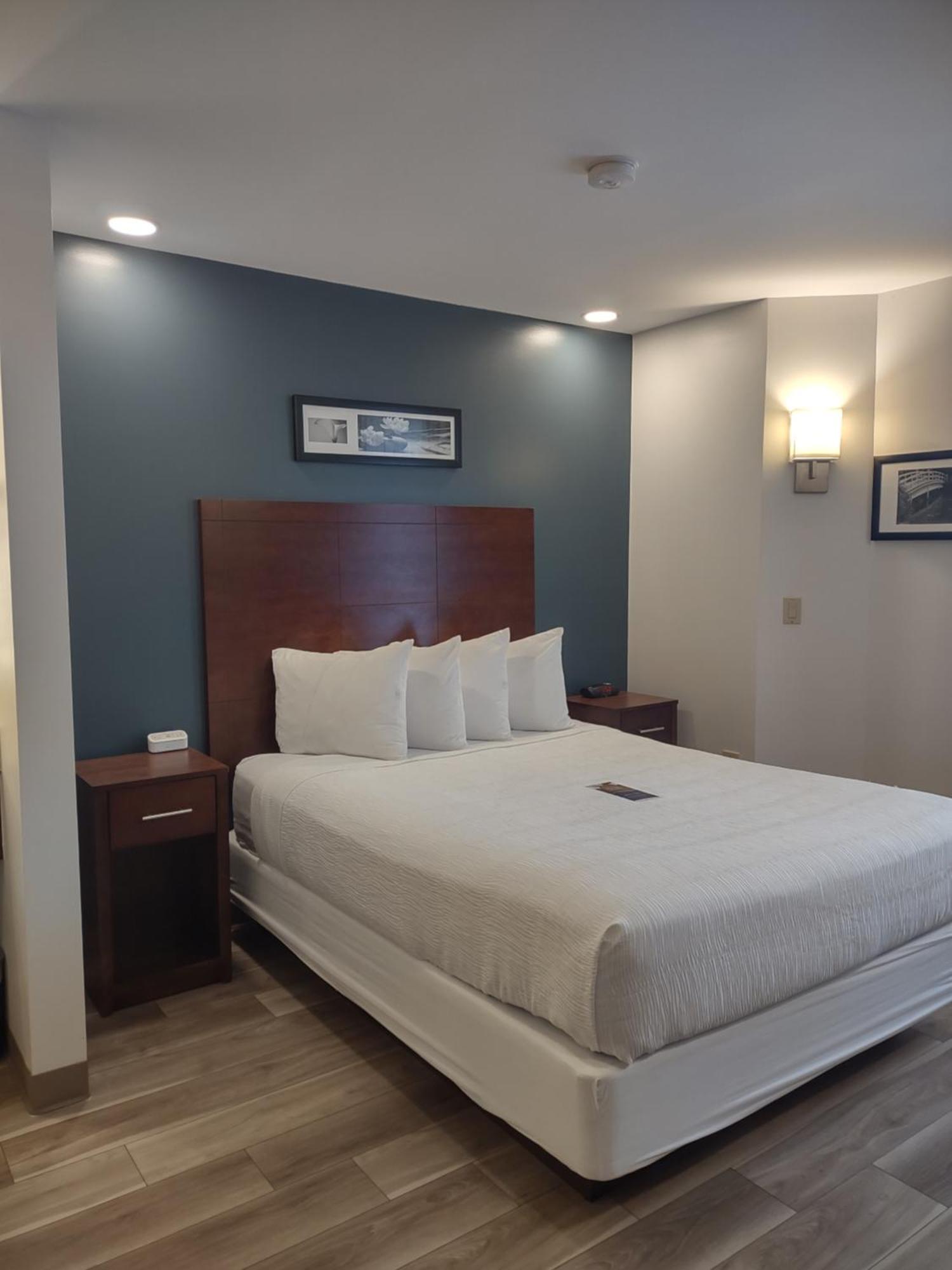 Baymont By Wyndham Flat Rock Hotel Bagian luar foto
